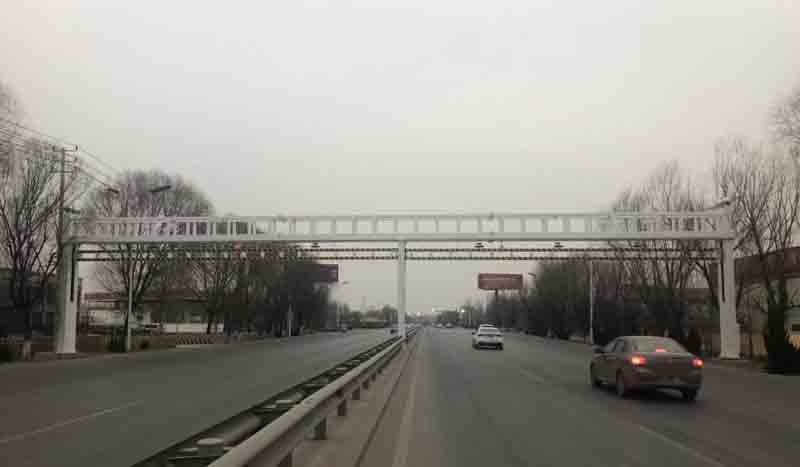 安顺公路限高杆